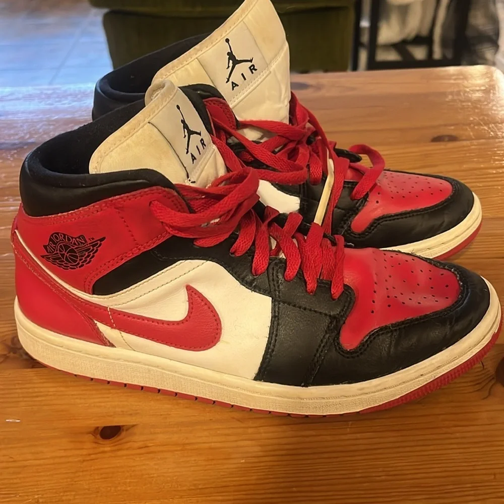 Nike Air Jordan Mid Toe Black/Red/White Womens 9 - Picture 2 of 11